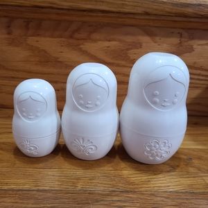 Matryoshka doll nesting measuring cups
